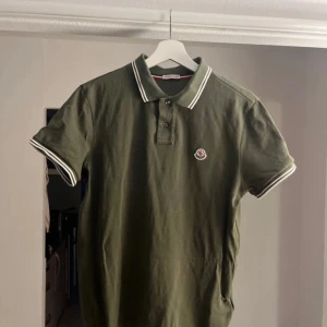 Moncler pike  - Moncler pike storlek M. Som ny knappt använd