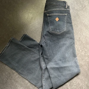 Abrand jeans - Använt max 2 gånger. Säljer då de inte passar mig längre!💓