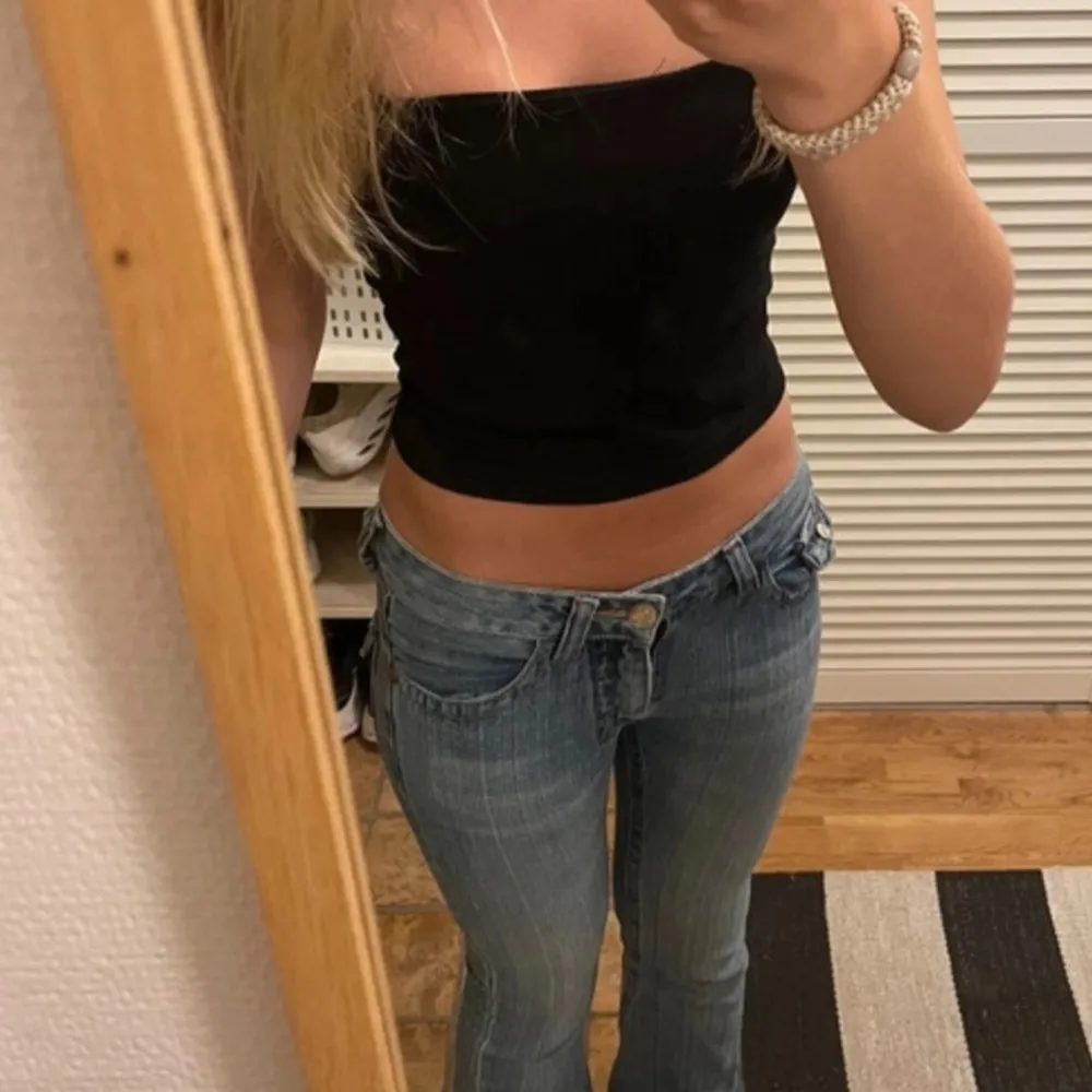 super fina lågmidjade true religion jeans, säljer pga för långa, passade mig inte så bra och kommer inte till användning, bra skick 🩷 (bilderna är från förra ägaren). Jeans & Byxor.