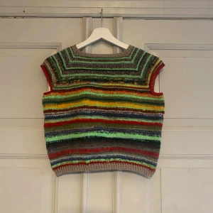 Stickad väst - Handstickad vest   X-small  Scrapyarn