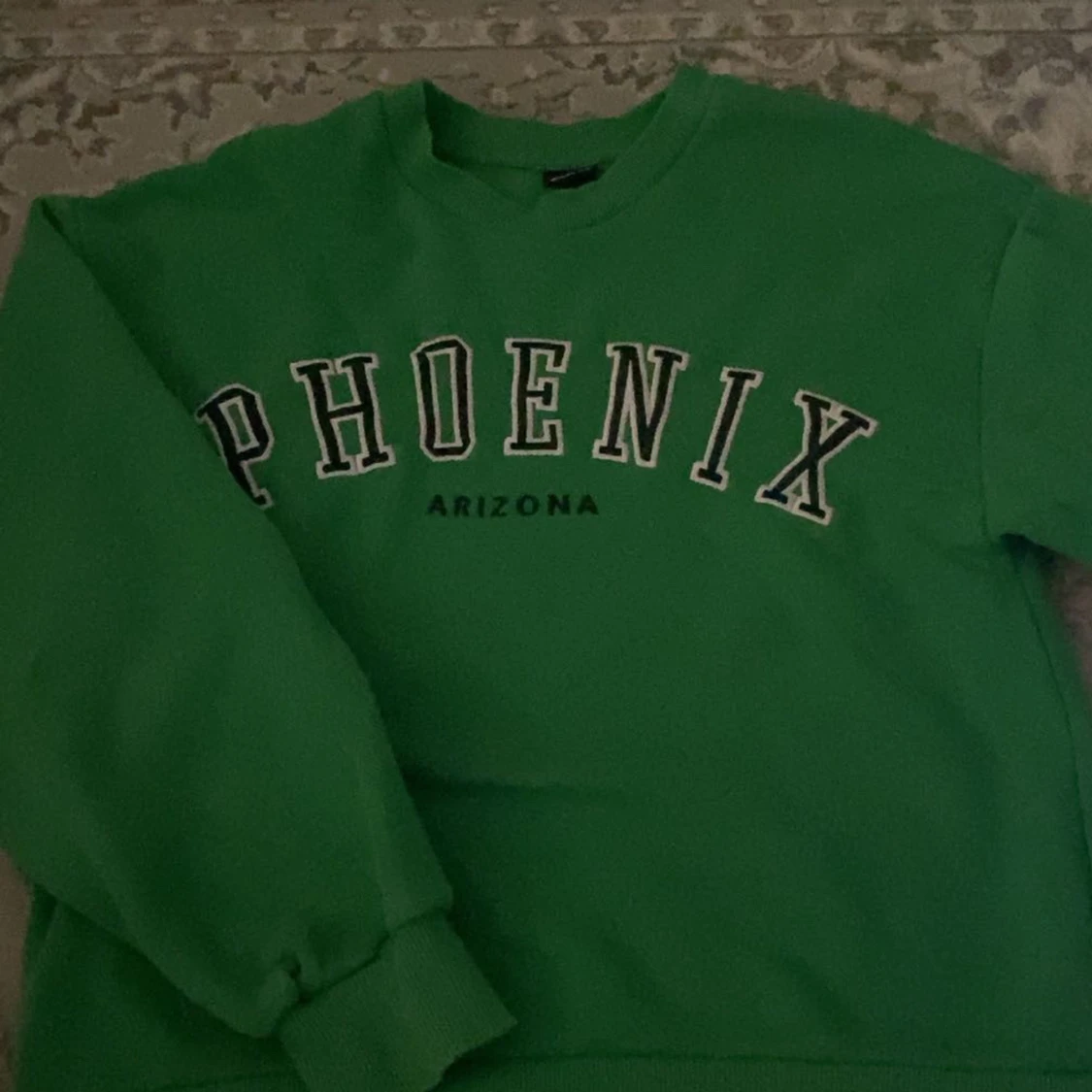 Snygg crewneck från Gina tricot - 91