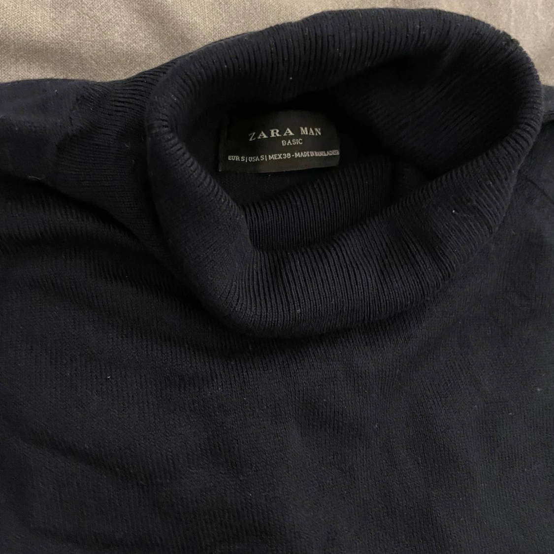 Marinblå Turtleneck från Zara - 90