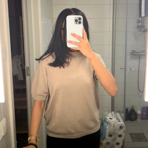 Topp / Tröja - Från Lindex, storlek M.