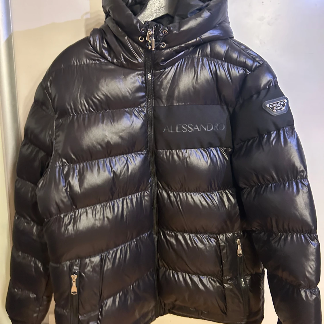 Svart glansig vinterjacka från Alessandro Zavetti