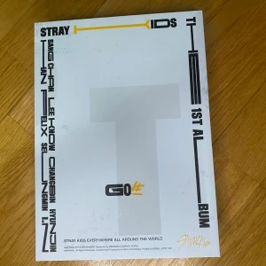 STRAY KIDS - 1ST OFFICIAL ALBUM [GO生] STANDARD VER. - PACKAGE FOR EACH VERSION : - 1 OUT BOX - 1 PHOTO BOOK (80P) - 1 CD-R - 2 PHOTO CARD (RANDOM 2 OUT OF 40, SAME IMAGES FOR BOTH LIMITED VER. AND STANDARD VER.) - 1 UNIT LYRIC LEAFLET (RANDOM 1 OUT OF 2, 8P, SAME DESIGN FOR BOTH LIMITED VER. AND STANDARD VER.) - 1 4-CUTS FILM (RANDOM 1 OUT OF 4, SAME IMAGES FOR BOTH LIMITED VER. AND STANDARD VER.) - 1 SECRET CARD (SAME DESIGN FOR BOTH LIMITED VER. AND STANDARD VER.)