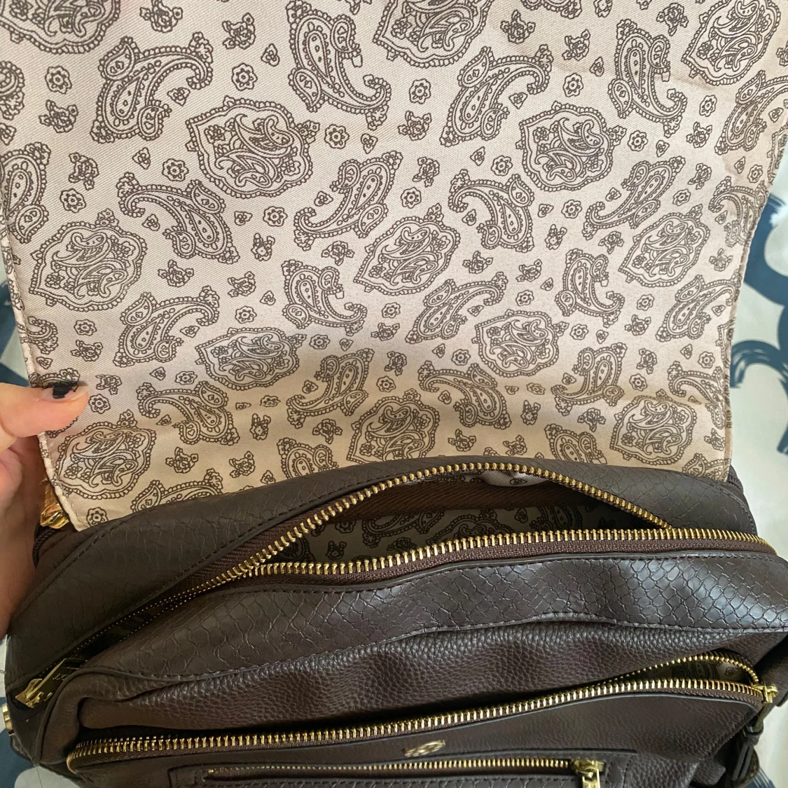 Brun ryggsäck med paisleymönster - 92