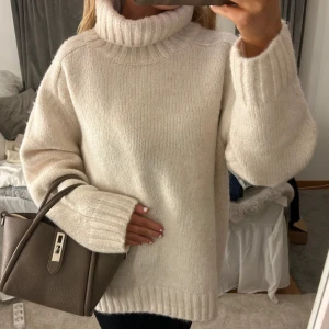 Slutsåld polo tröja  - Prislappen kvar helt slut såld på hm 🩷