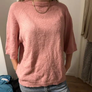 Rosa stickad tröja - Mysig rosa stickad tröja med trekvartsärm💕💞