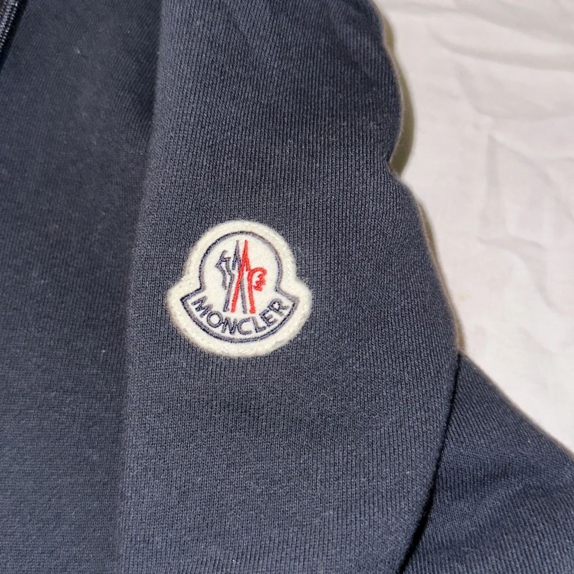 Svart hoodie från Moncler (Obs liten i strlk!!!) - 91