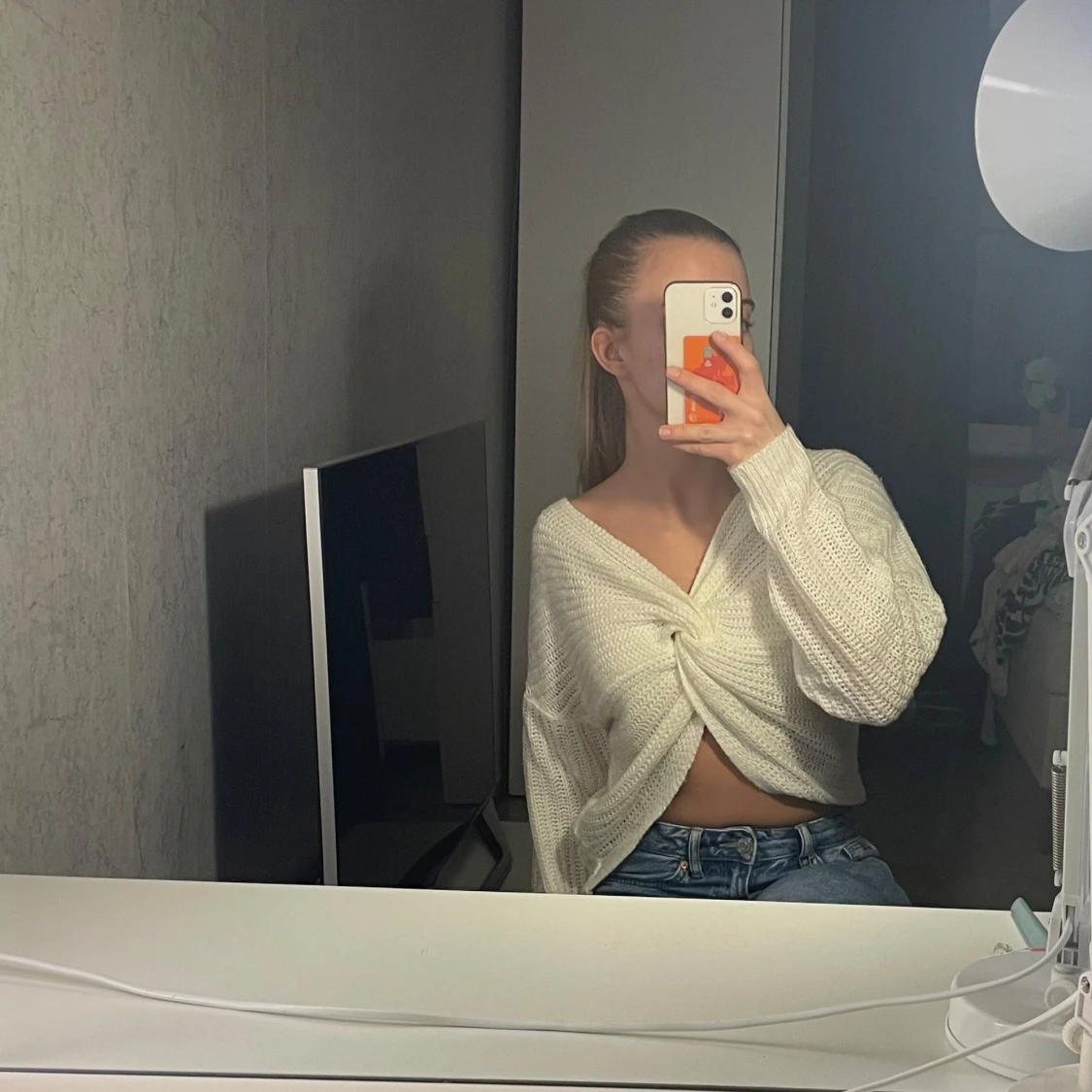 Vit stickad tröja med knyt - 90