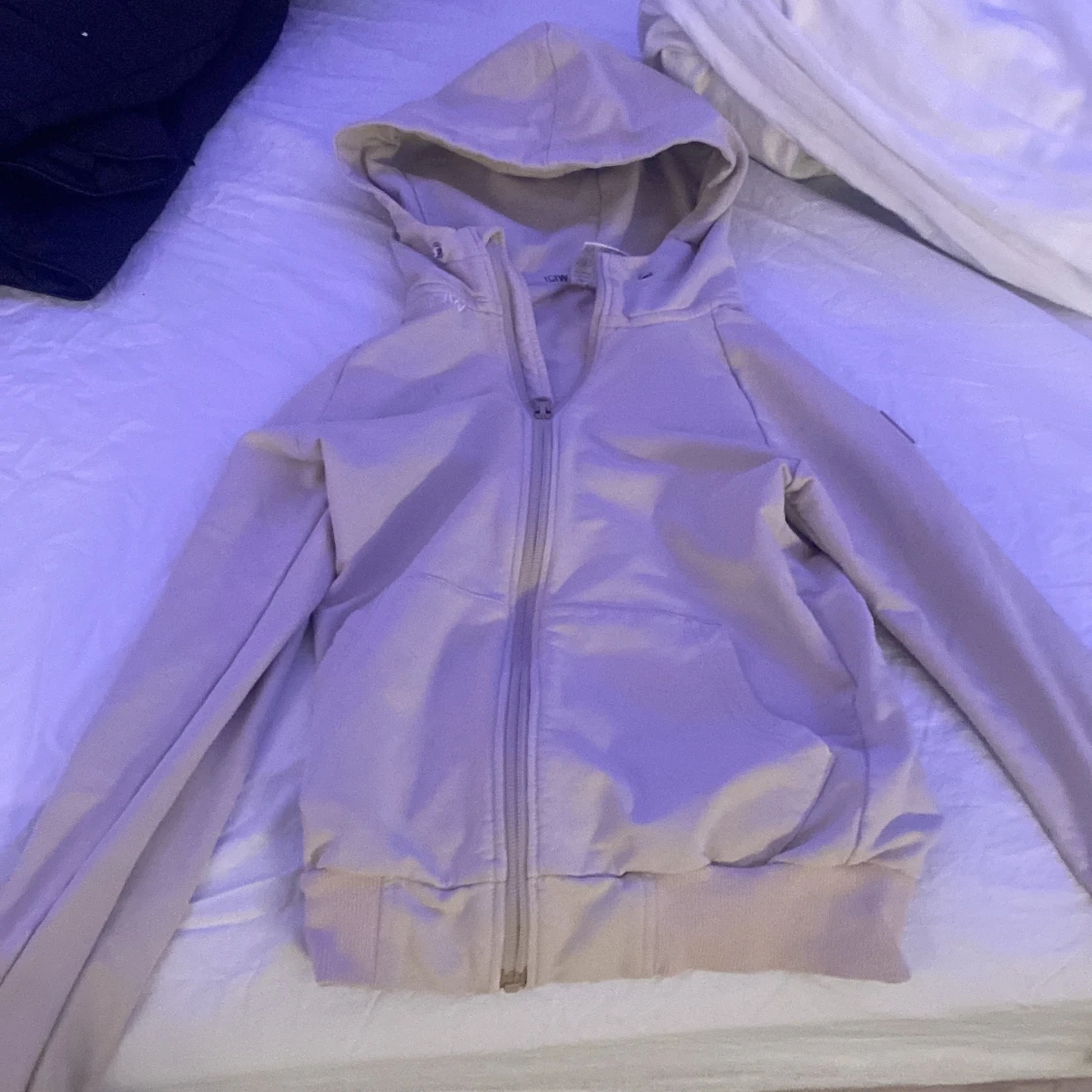 Beige huvtröja från ICANIWILL