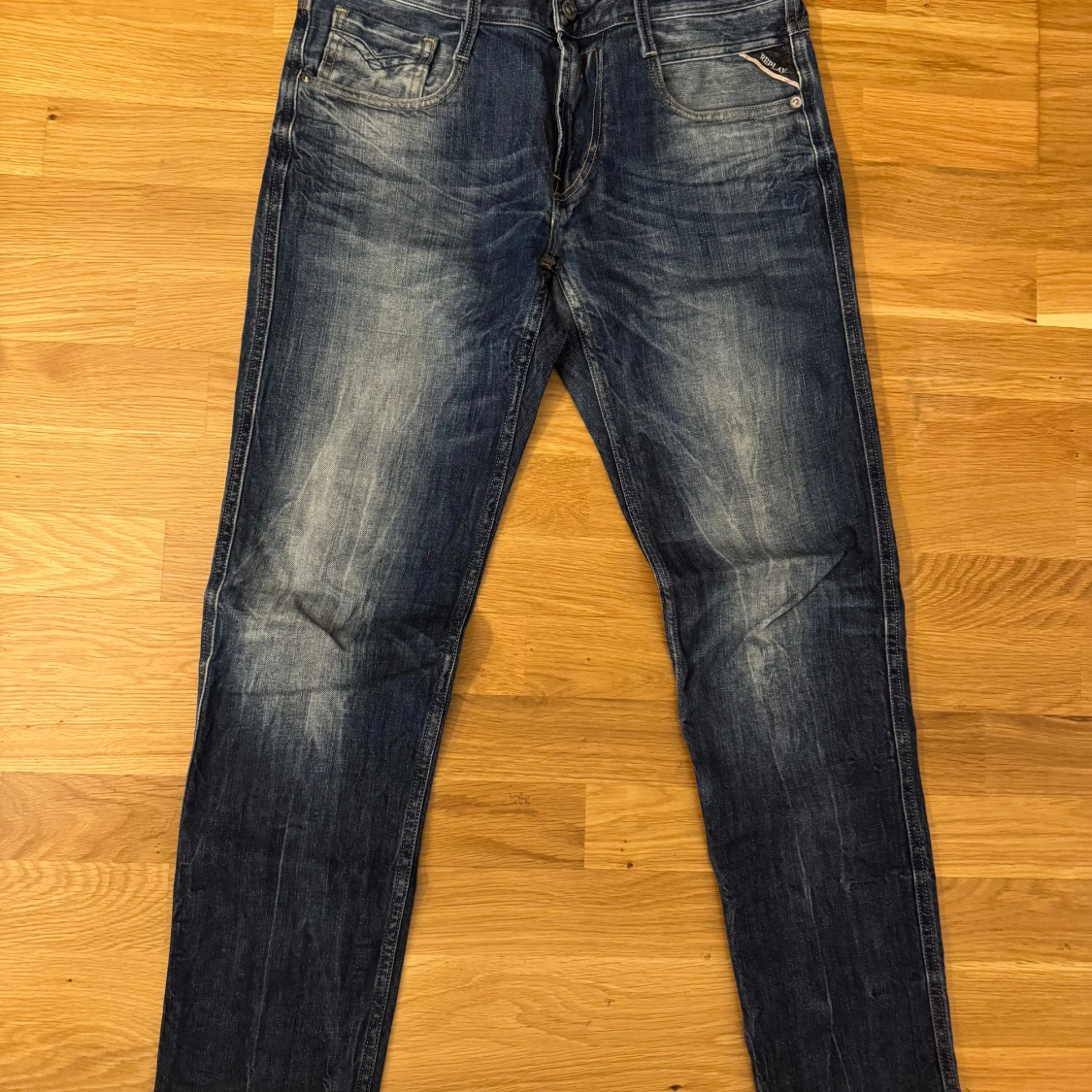 Mörkblå jeans från Replay