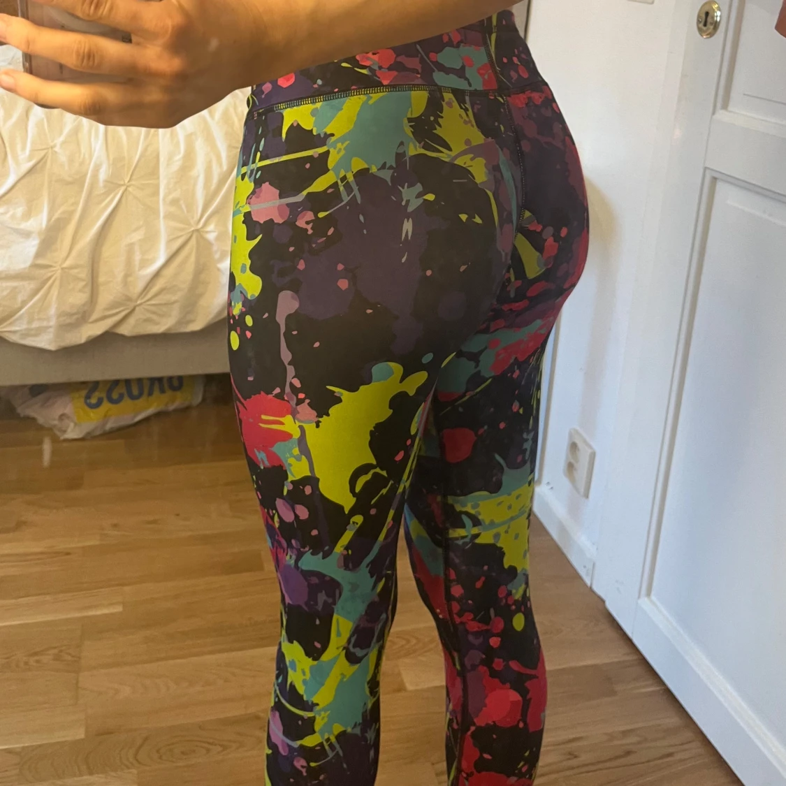 Färgglada träningsleggings med mönster