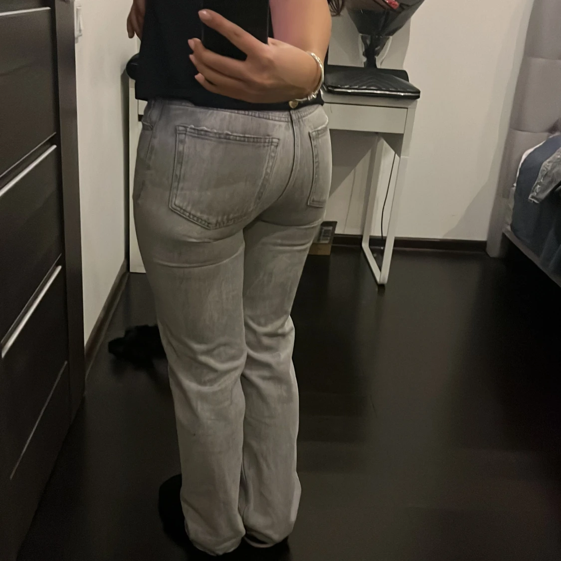 Grå jeans från Ginatricot  - 1