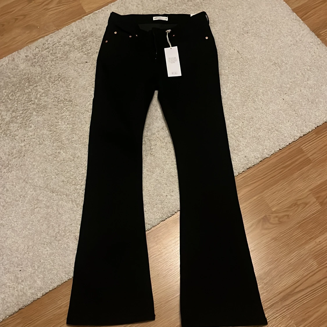 Svarta bootcut jeans