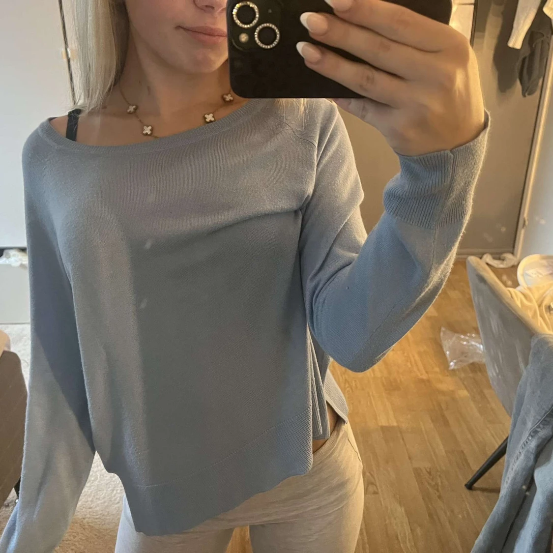 Ljusblå stickad tröja