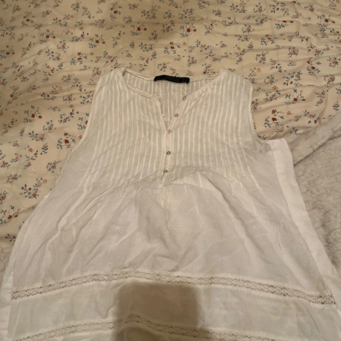 Vit ärmlös blus från Zara Trafaluc