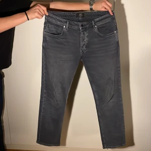 Fräsha jeans från NEUW - Fräääsha jeans från NEUW med regular fit. ‼️nypris 800‼️pris är diskuterbart.