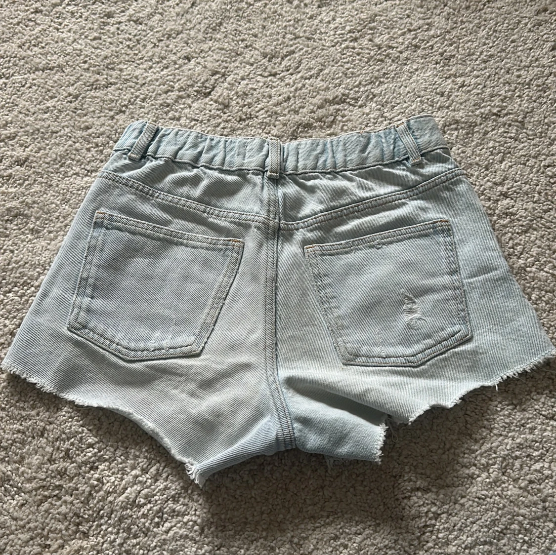 Ljusa jeansshorts från Zara - 1