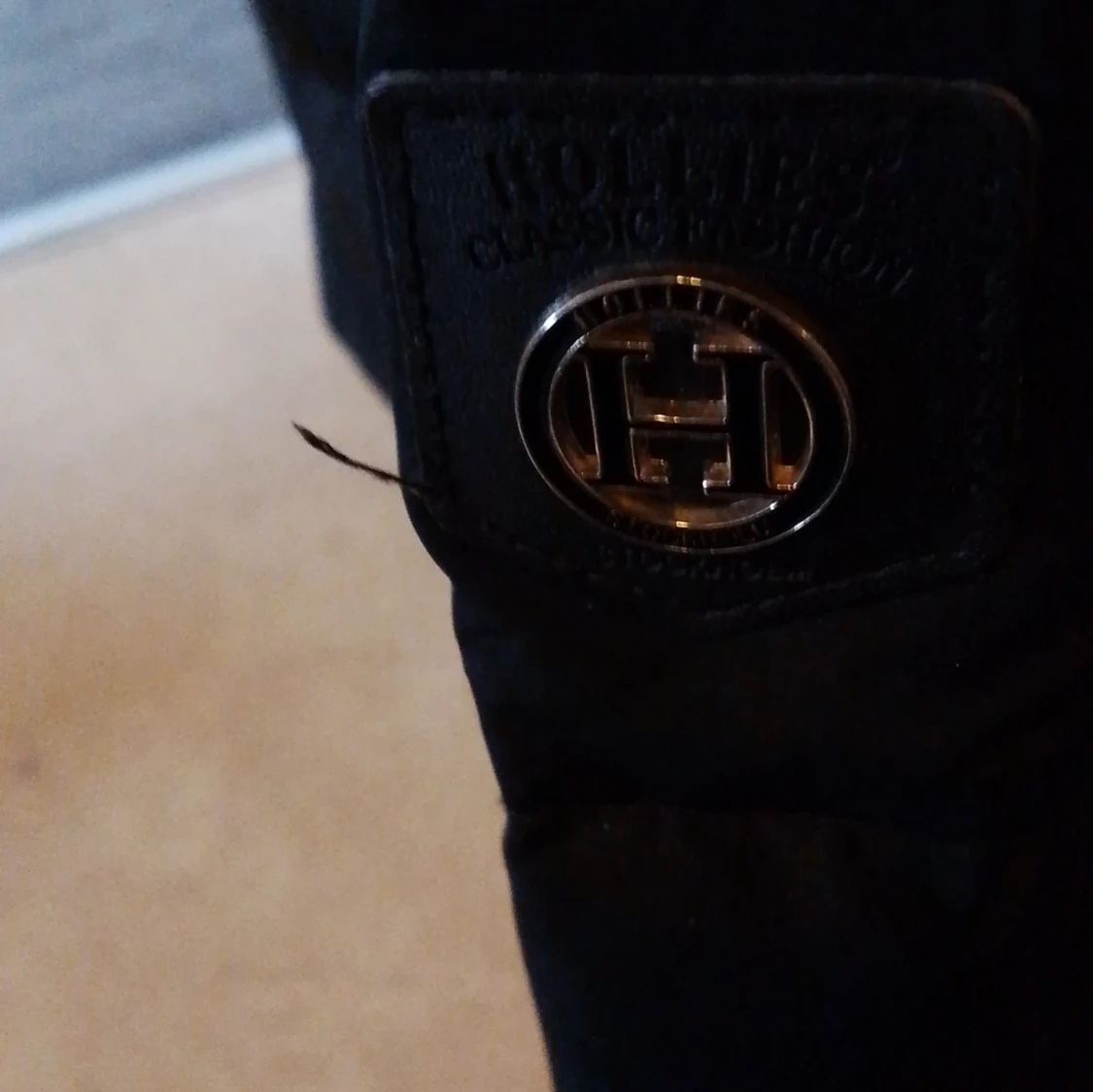 Svart dunjacka från Hollies - 2