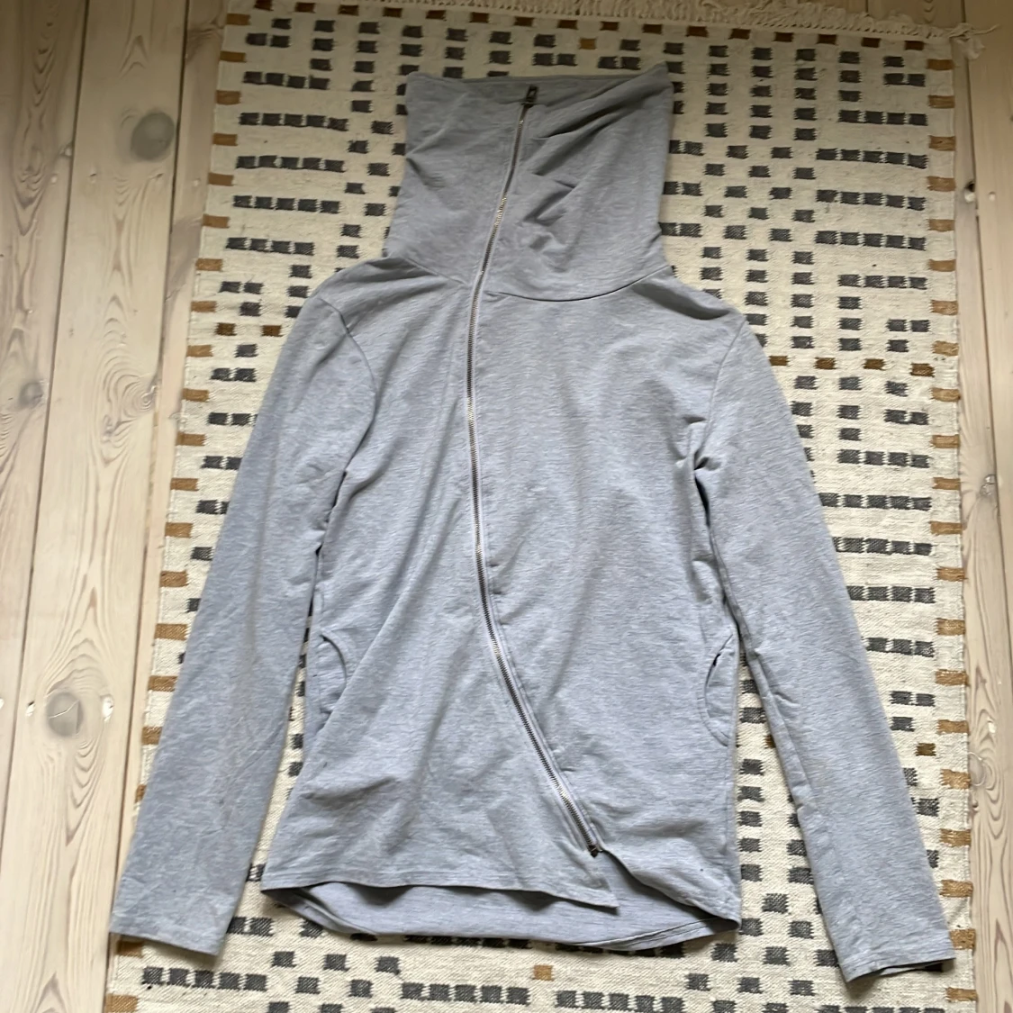 Grå hoodie från Army of Me