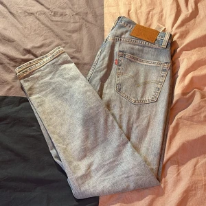 Levis 502 W29/L32 ljusblå  - W29/L32 Levis 502 jeans i ljusblå denim. De har en straight passform och är knappt använda 