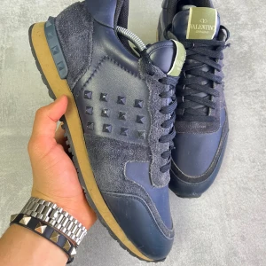 Valentino rockrunner  - Valentino rockrunner | skick 9/10 | endast skorna ingår | storlek 43 passar större | nypris 6500kr | skriv vid frågor 🙏🏻