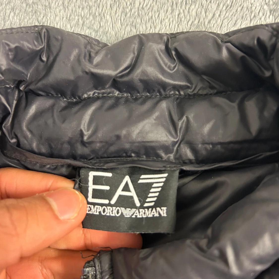 Svart pufferjacka från Emporio Armani - 1