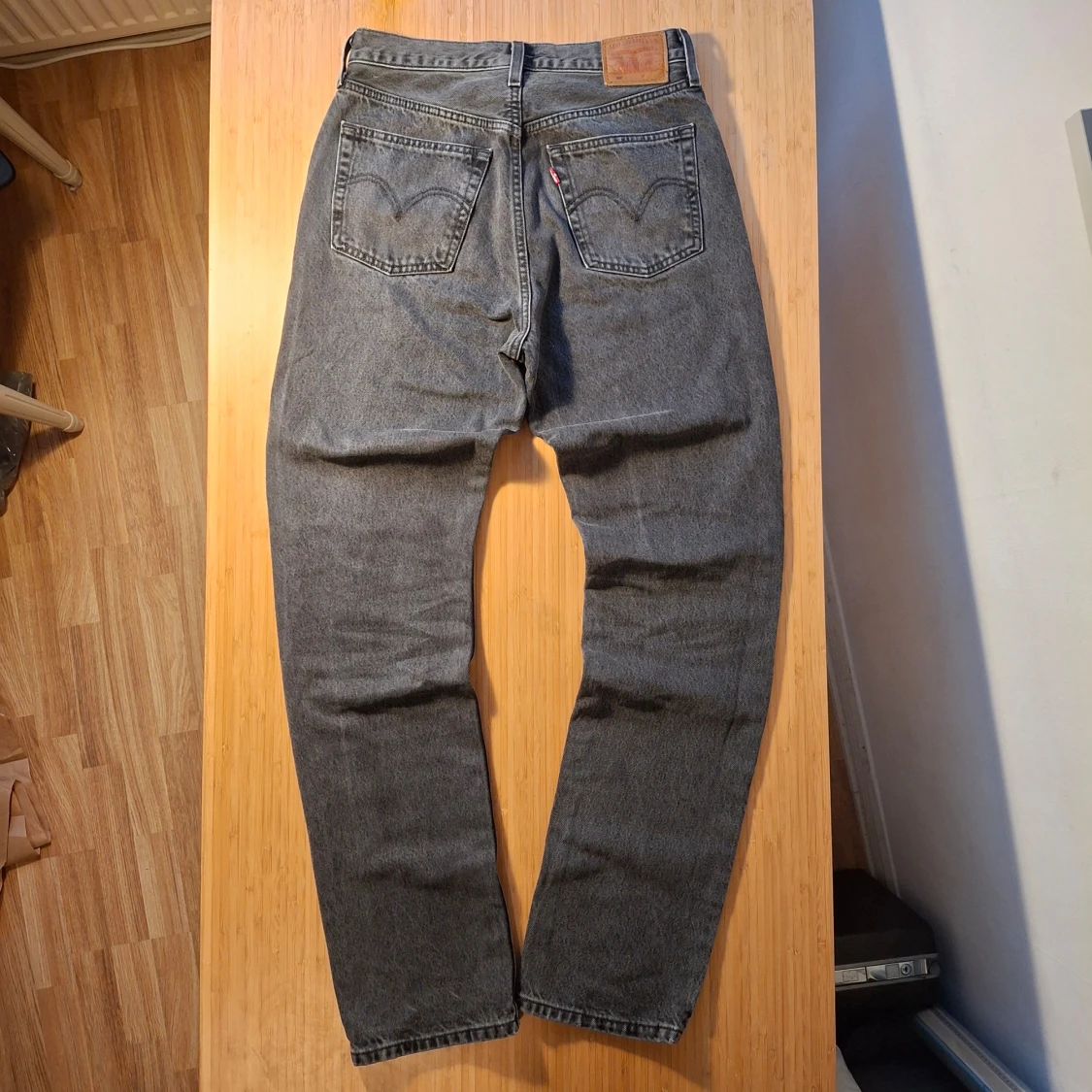 Mörk Grå jeans från Levi's 501  - 1