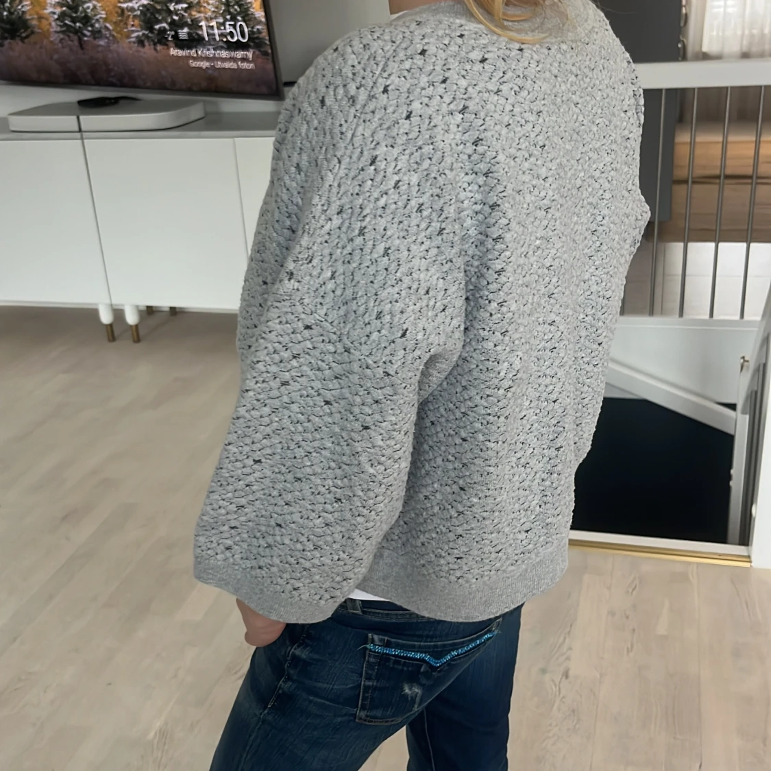 Grå stickad tröja - 2