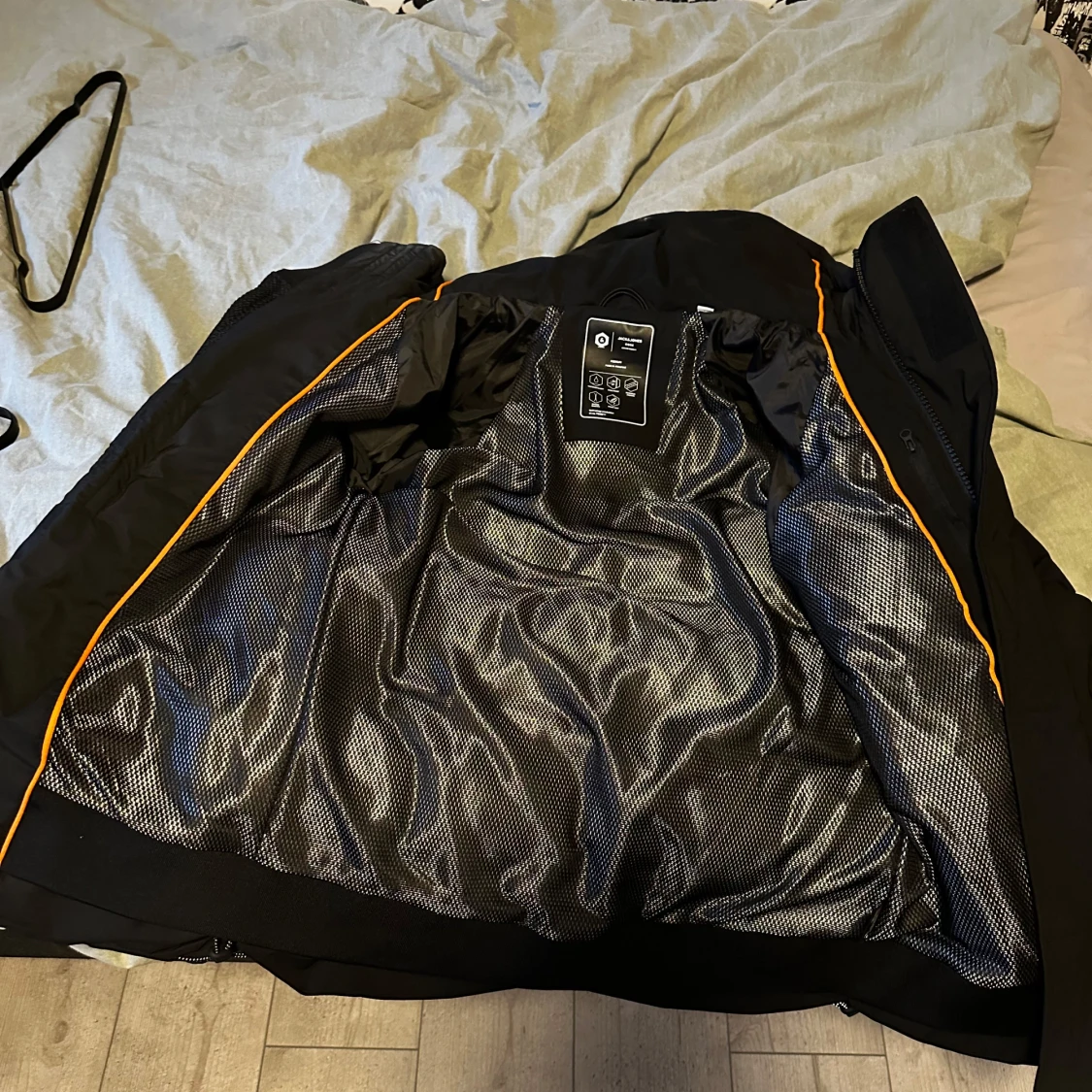 Svart dunjacka från Jack and Jones  - 2