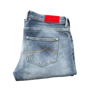 Jacob Cohën Jeans - Riktigt feta Jacob Cohën jeans💯 Red Stitch vilket är expensive af🙏 ❗️Obs framfickorna är ganska små❗️ Kom dm vid frågor och priset kan självkart diskuteras👍