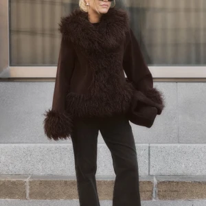 Jacka Moa Mattsson x NA-KD - Superfin jacka från Moa Mattssons senaste kollektion med NA-KD! Helt slutsåld på hemsidan! Oanvänd med prislappar kvar! Strl 36!🤎