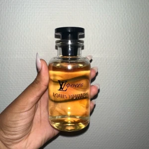 Louis Vuitton lovers 100ml parfym  - Parfym från Louis Vuitton.   Ny pris 3450kr  90-93ml kvar