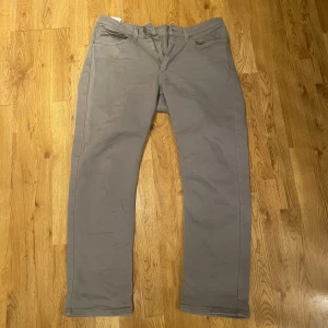 Levi’s 514 - Ljusgråa Levi’s 514 jeans Bra passform och lite mjukare i material