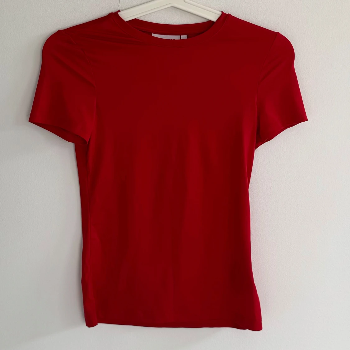 Röd strechig tröja