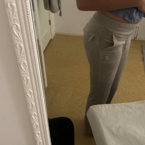 Juicy Couture  - Skicket är bra nästan helt oanvänd har använts ett fåtal gånger 