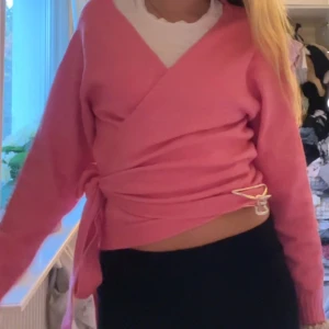 Stickad tröja - Stickad tröja med knyte använd två gånger 