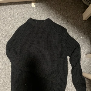 Stickad tröja - Svart fin stickad tröja från lager i storlek Xs