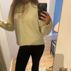 Stickad tröja - Jättefin stickad tröja i superbra skick, oanvänd💕