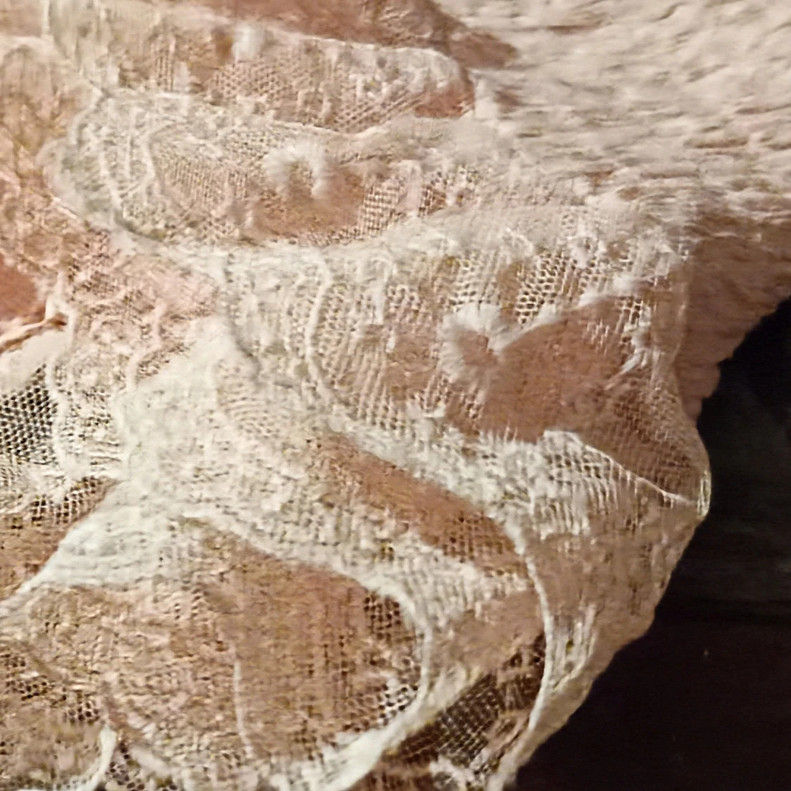 Romantisk ljusrosa spetströja med volangdetaljer - 4
