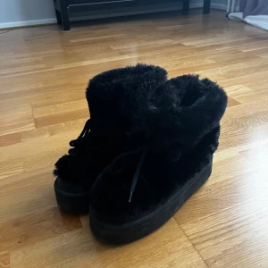 vinterskor - H&M vinterskor i storlek 38 ! skriv privat om frågor över mått eller fler bilder (använd gärna köp nu) 💌