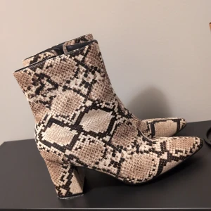 Boots - Använda 2 gånger. Nyskick