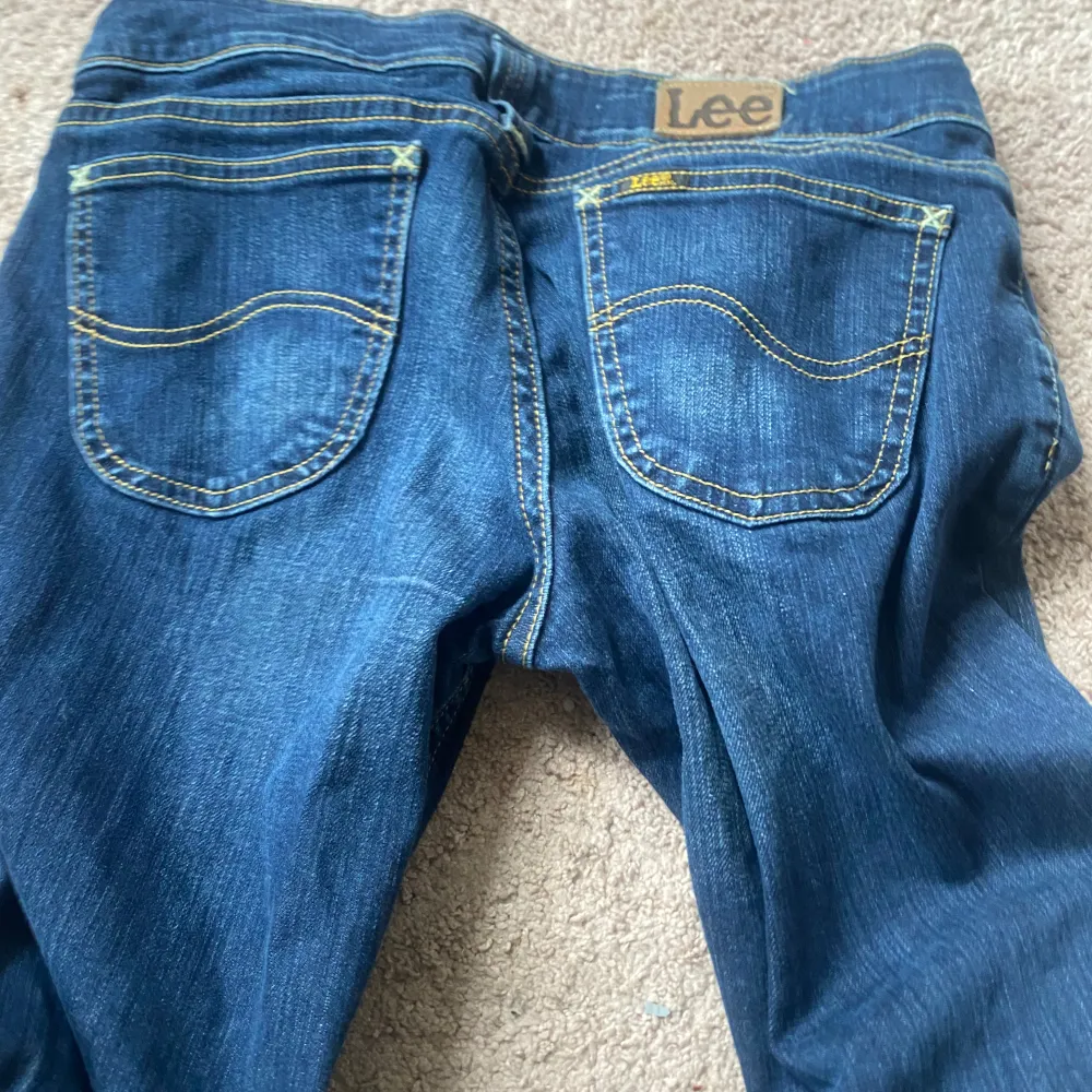 Skitsnygga bootcut jeans från Lee, passar S/M 😻. Jeans & Byxor.