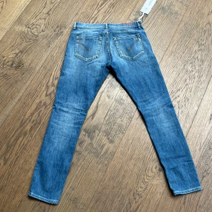 Dondup Jeans - Passform 34/32 Nypris 2799 Model George Dinim  Priset är förhandlingsbart  Perfekt skick  Aldrig använda 
