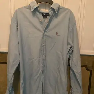  Fet Ralph lauren skjorta | Nypris 2000kr | Skick 7 av 10 | pris kan diskuteras | om ni har nån är det bara skriva!