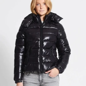 Vinterjacka från lager 157 - Slutsåld vinterjacka från Lager 157! Säljer den då den är lite för liten för mig. Helt oanvänd med lappen kvar.