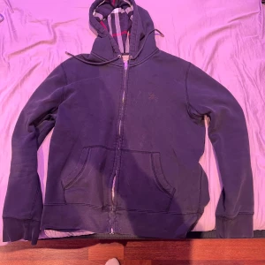 Burberry Hoodie L  - Burberry hoodie storlek L!  Bra skick  Mitt pris: 1599kr