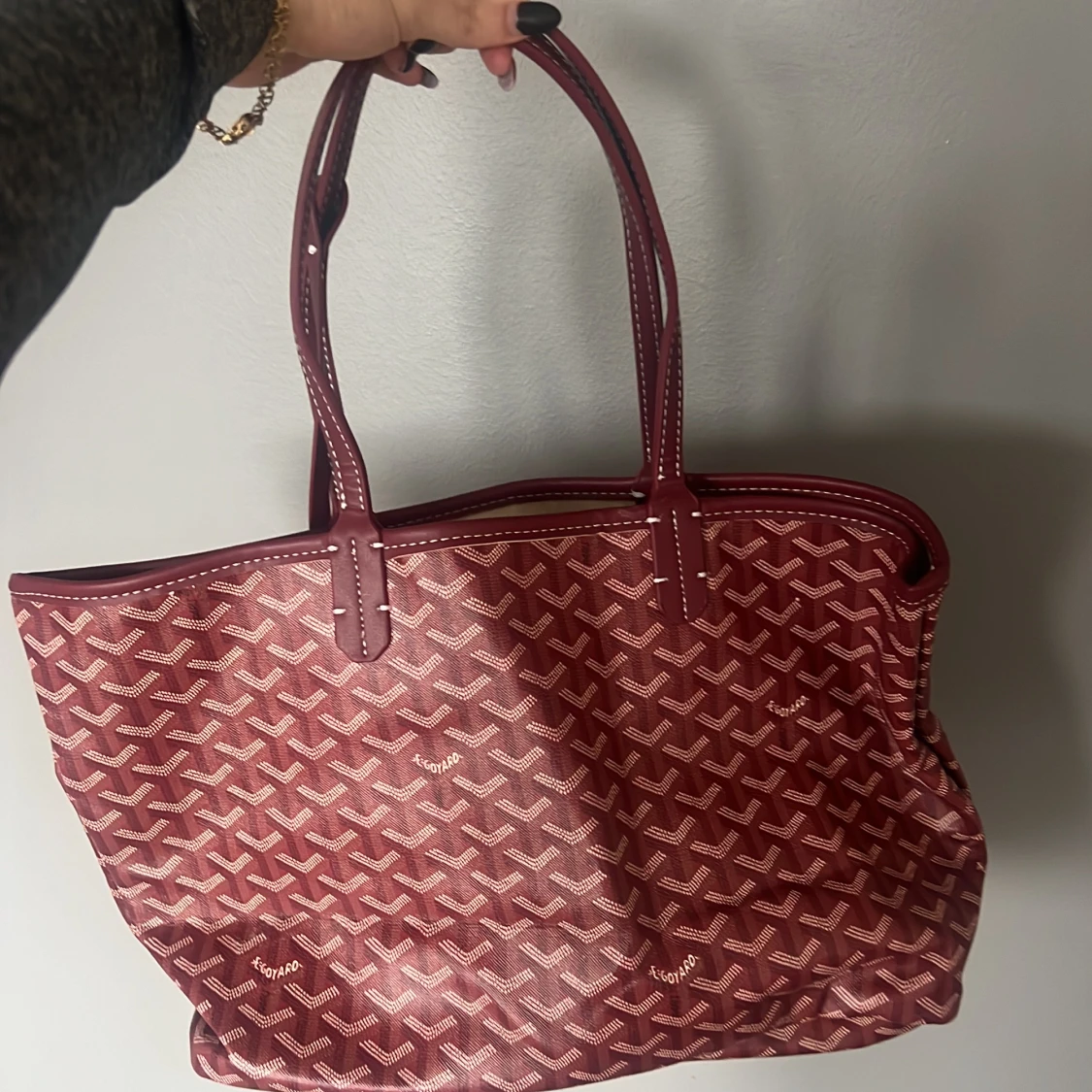 Mönster väska i röd färg  - 90