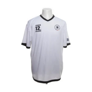 Tyskland Landslagströja - Tyskland Landslagströja i väldigt bra skick med tryck på. Hör av er om ni har några funderingar. Tack